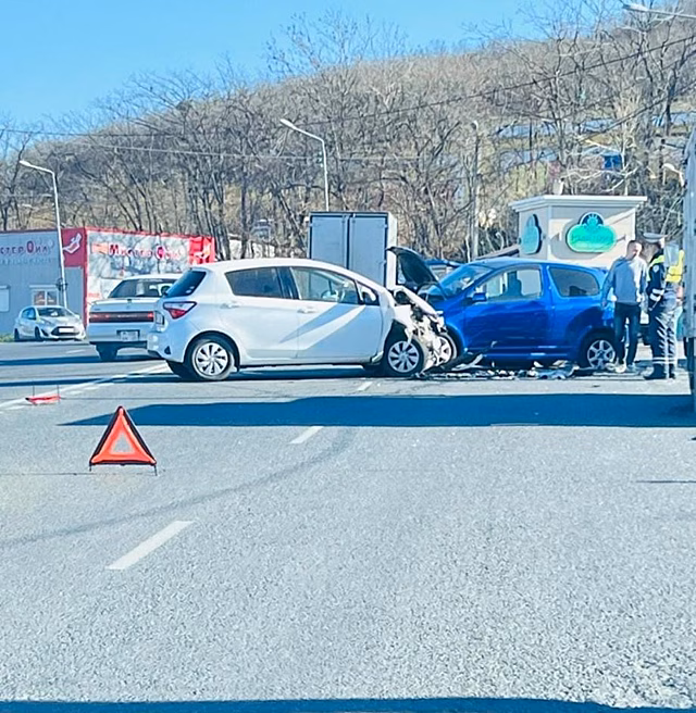 Все колом: ранним утром во Владивостоке произошло серьезное ДТП