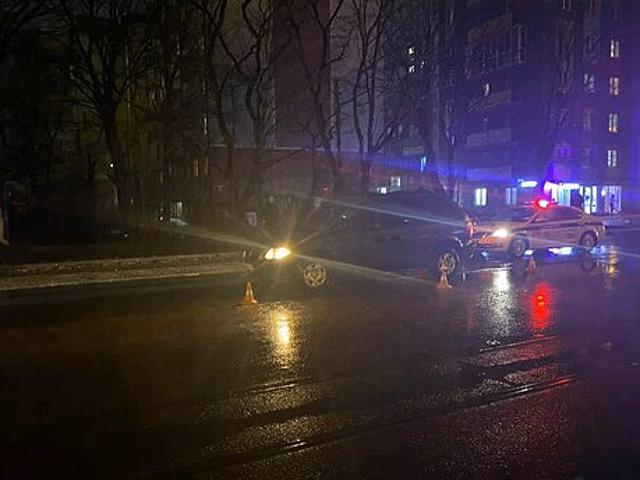 На Суворова 38-летняя женщина попыталась перейти дорогу где попало и оказалась под колёсами авто