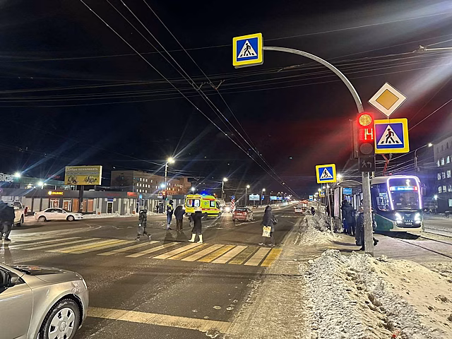 В Челябинске на дороге сбили пожилого мужчину, он умер в больнице