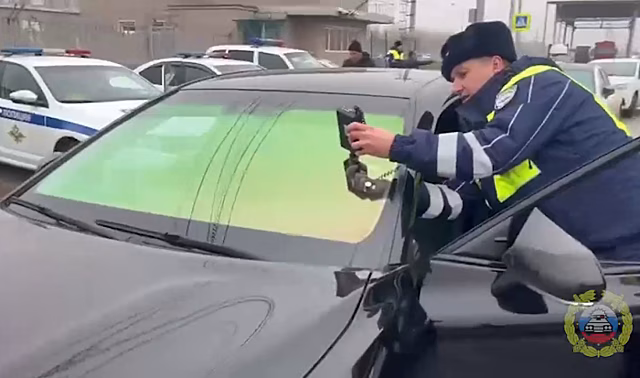 В Волгоградской области 15 водителей оштрафовали за тонировку стекол
