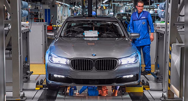 BMW не собирается строить венгерский завод в ближайшее время