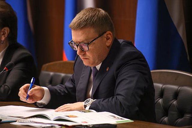 Губернатор Текслер в Китае посетил завод большегрузов