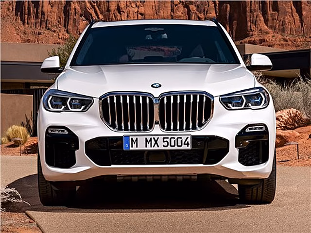 Кроссоверы BMW X5 2023 года отзывают из-за подголовников второго ряда