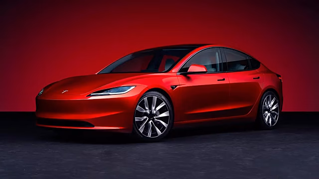 Tesla показала обновленный седан Model 3