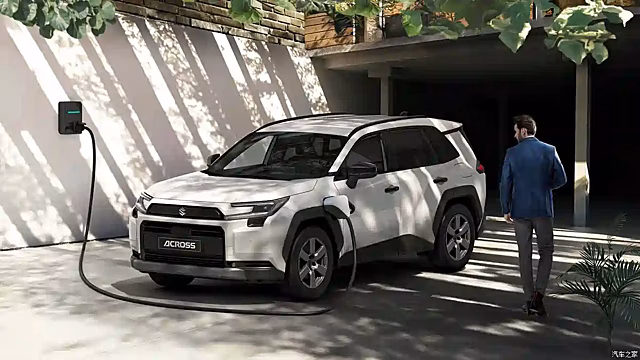 Suzuki представила кроссовер Across, который делит платформу с Toyota RAV4