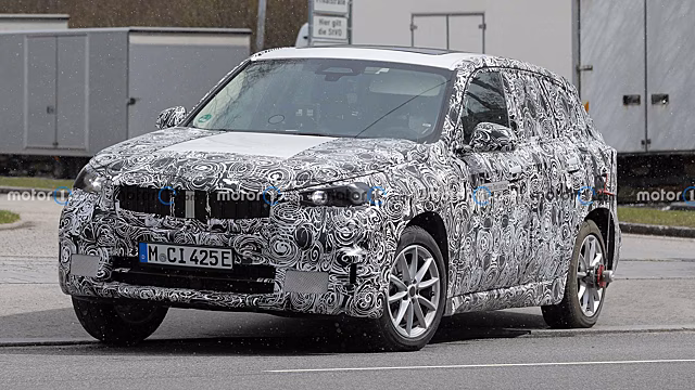 BMW iX1 выглядит предсказуемым на новых шпионских фото