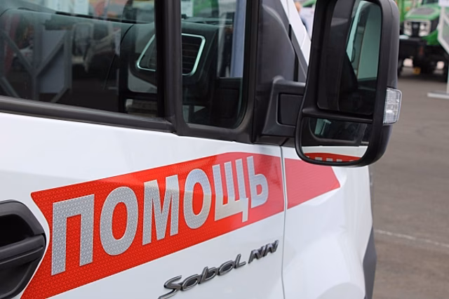 В Петербурге прохожий набросился с кулаками на водителя скорой помощи
