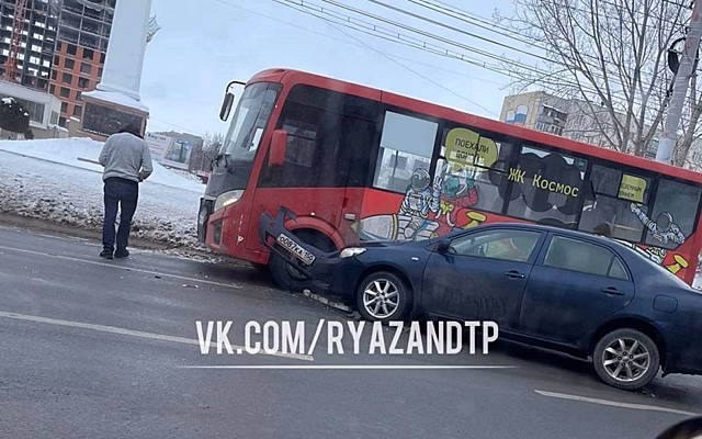 В ДТП с маршруткой на Народном бульваре в Рязани никто не пострадал