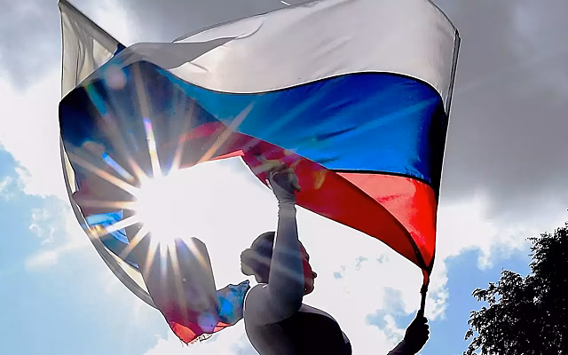 «За рулем» поздравляет всех с Днем России!