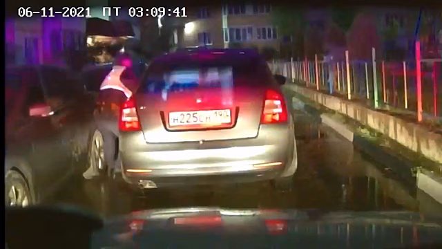 В Брянске задержан нарушитель, проехавший десятки метров с зажатым в окне автомобиля автоинспектором