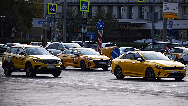 Власти Москвы выделят на поддержку такси и каршеринга 450 млн рублей