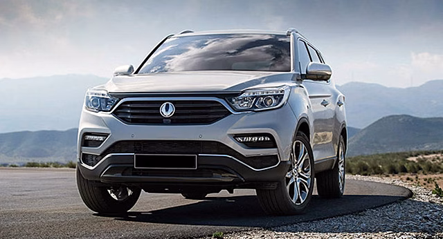 Брутальный кросс SsangYong Torres получил 1,5-литровый турбомотор и три экрана