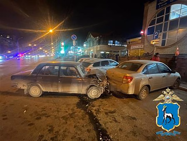 Пожилой автомобилист из Тольятти отправил в больницу пассажирку "семерки"