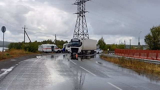 Четыре человека пострадали в ДТП на дороге в Свердловской области