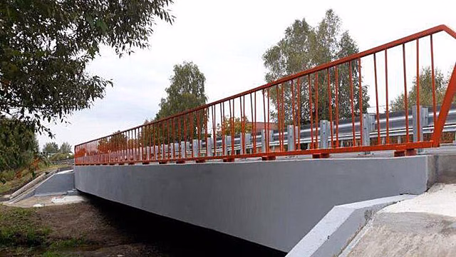 «Теперь дорога как зеркало». Мост на Егорьевском шоссе в селе Хотеичи отремонтировали