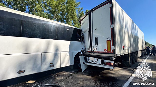 СК возбудил уголовное дело по ДТП с автобусом и фурой около Кемерова