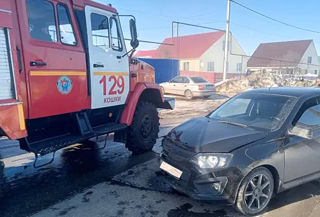В Самарской области 22 марта столкнулись три легковушки