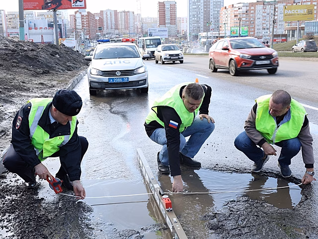 В Пензе измерили ямы на дорогах