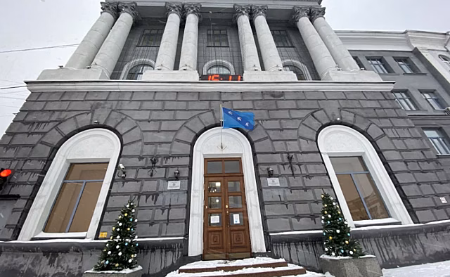 В курской мэрии ответили на критику по поводу укладки асфальта в снег