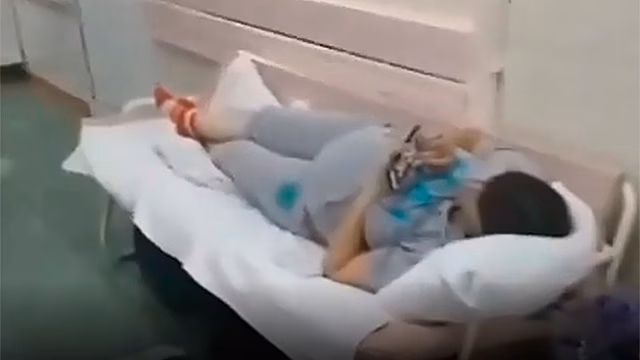 В тесноте и в обиде: ангарских рожениц разместили в коридорах иркутского роддома