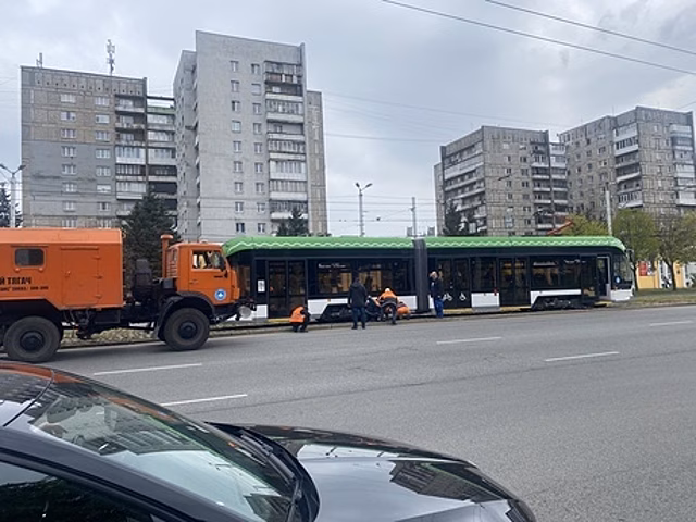 В Калининграде трамвай «Корсар» сошёл с рельсов при спуске с эстакады на Московский