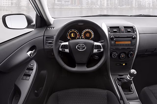 В РФ продают Toyota Corolla по цене Vesta