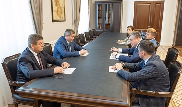 Андрей Бочаров провел рабочую встречу с Леонидом Слуцким