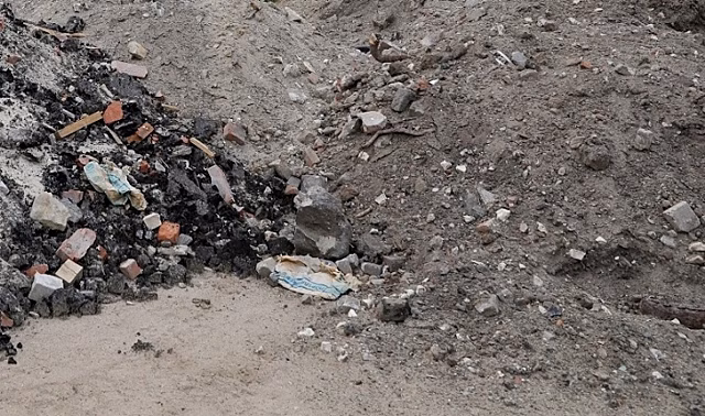В центре Волгограда грузовик сбрасывал грунт и старый асфальт