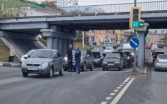 Авария на Первомайском проспекте собирает пробку в центре Рязани