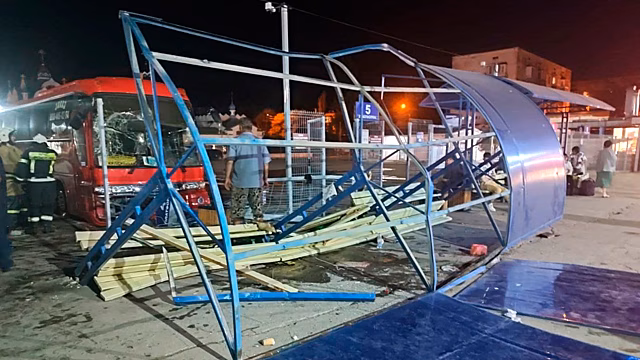 Четверо пострадавших: в Феодосии автобус наехал на людей