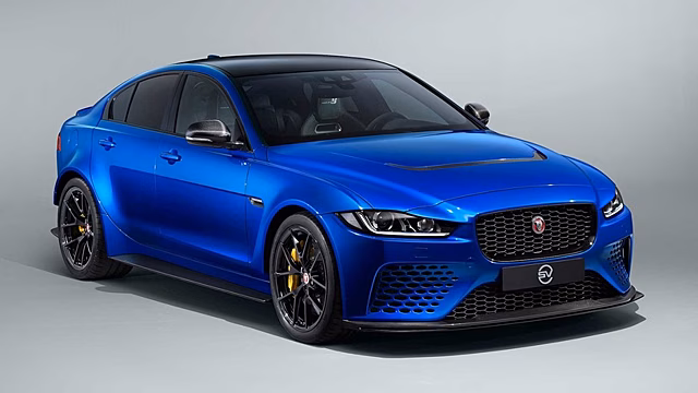 Самый мощный Jaguar XE получил менее "зверскую" версию
