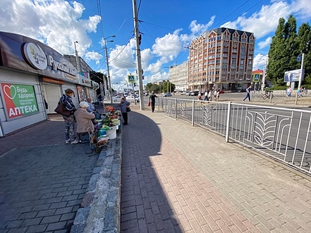 Фото дня: утром после смертельного ДТП на Фрунзе снова появились торговцы