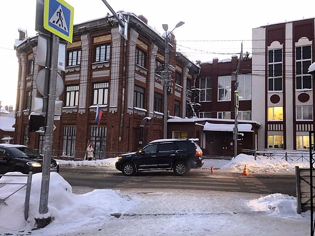В Кирове у Спасского собора водитель «Тойоты» сбил двух женщин