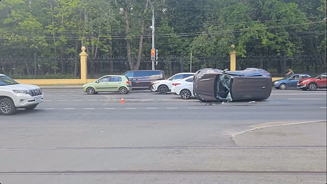 Женщина-водитель пострадала при столкновении двух иномарок в Нижнем Новгороде