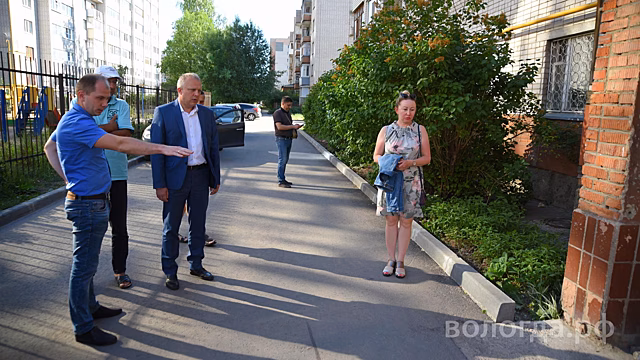 Еще в 8 гарантийных дворах Вологды проверили качество сделанного ремонта
