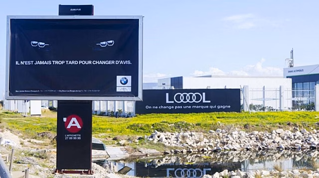 Авто-троллинг: BMW и Audi обменялись любезностями через наружную рекламу