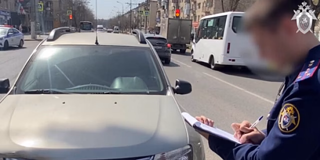 В машине волгоградки, сбившей четверых школьников на зебре, находились трое ее детей