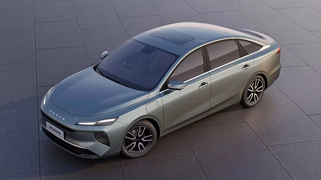 Китайский электроседан Roewe D6 попал в Книгу рекордов Гиннесса