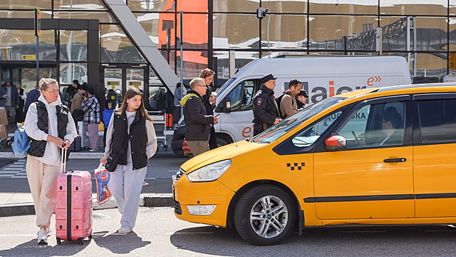 Совет Федерации одобрил закон о российских автомобилях в такси