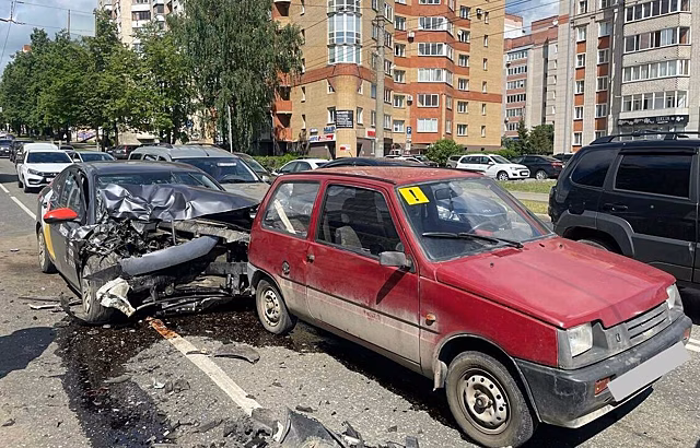 В Кирове «Солярис» въехал в 7 остановившихся автомобилей