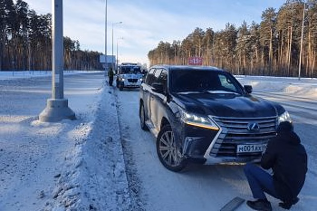 В Екатеринбурге задержали водителя Lexus с поддельными номерами