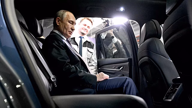 Путин опробовал новую российскую машину Volga