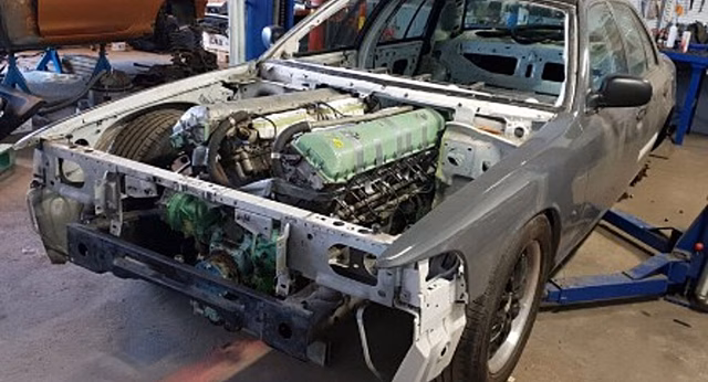 На полицейский Ford установили 27-литровый двигатель от танка