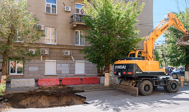 Восстановление асфальта на улице Мира завершается в Волгограде