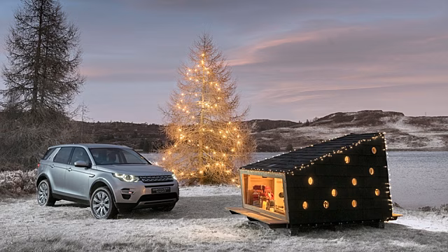 Land Rover построил дом для Санта-Клауса