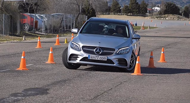Универсал Mercedes-Benz E-Class Estate запросто смог пройти "лосиный тест"