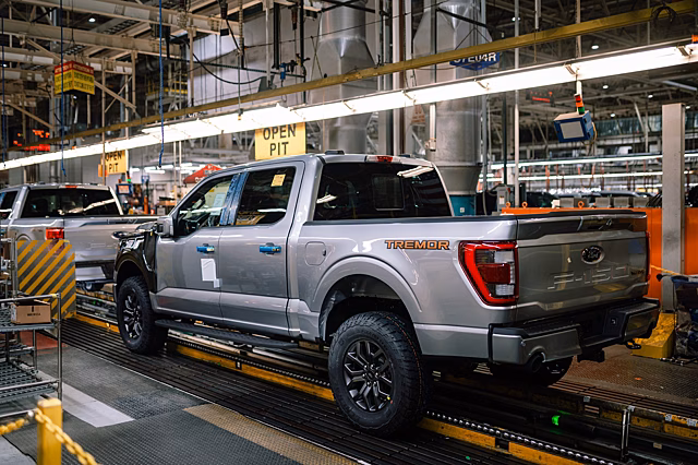 Ford откладывает выделение средств дилерам, поскольку борется с потерями производства
