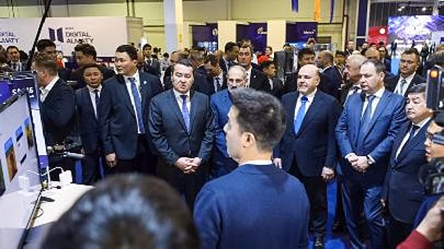 Премьер-министр РФ посетил выставку цифровых проектов в Алма-Ате