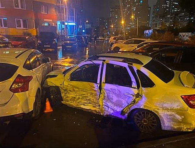 В центре Самары в ДТП с шестью автомобилями пострадали три человека
