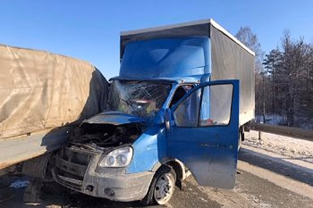 В Челябинской области маршрутка столкнулась с легковым автомобилем